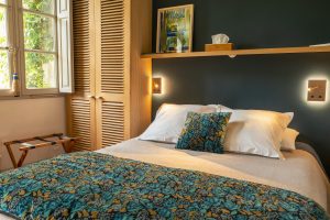 With a blue as deep as the bleu Majorelle, you will sleep well in your room on 1st floor.